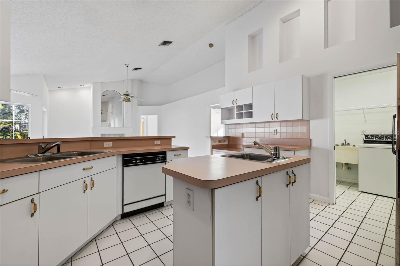 PIPERS MEADOW - Residential