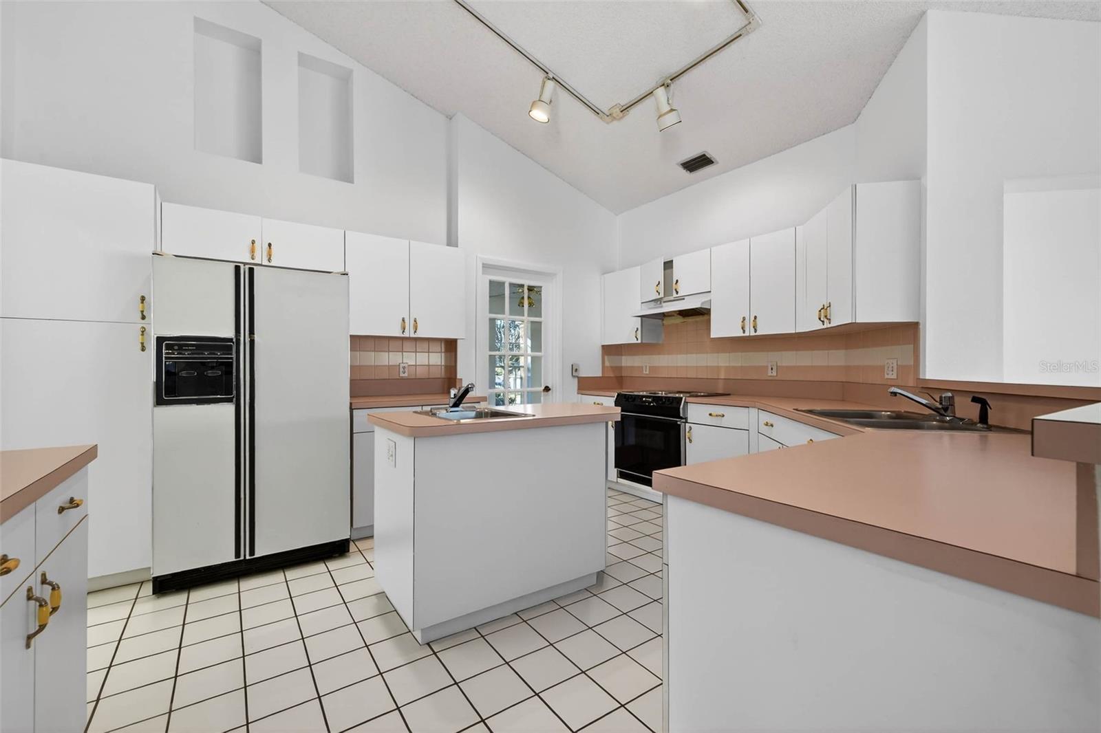 PIPERS MEADOW - Residential