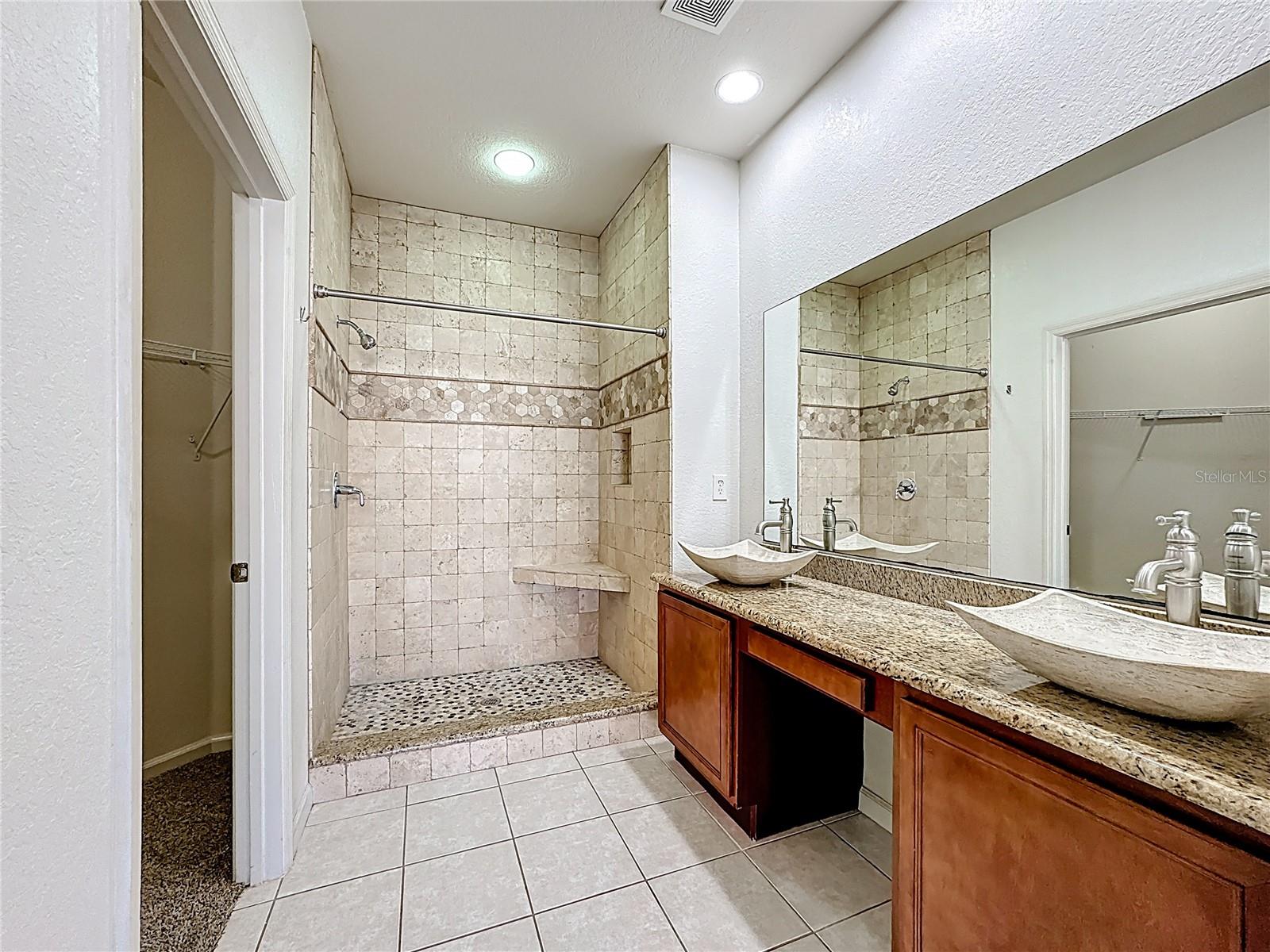 FLORA RIDGE CONDO PH 4 BLDG 8 - Residential