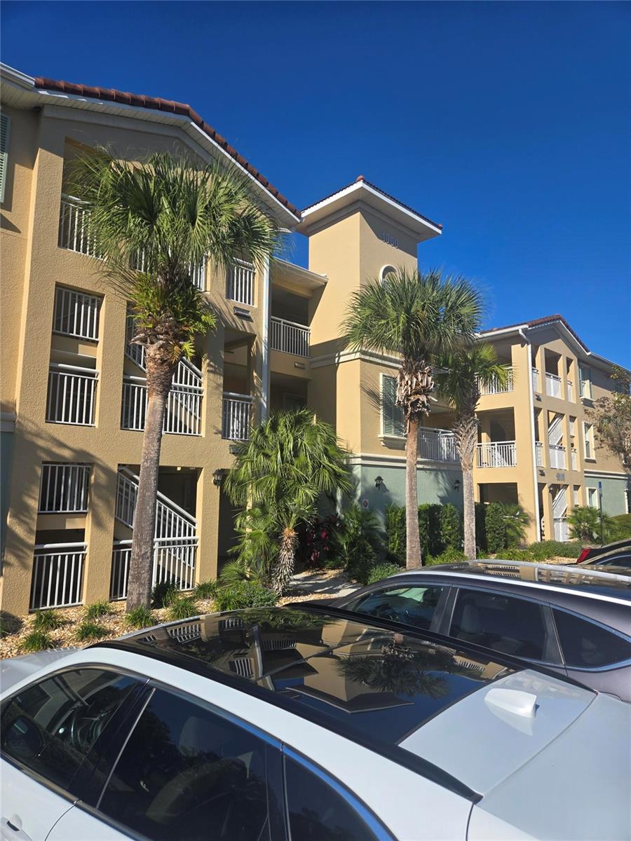 CANOPY WALK PH 10 BLDG 10 - Residential