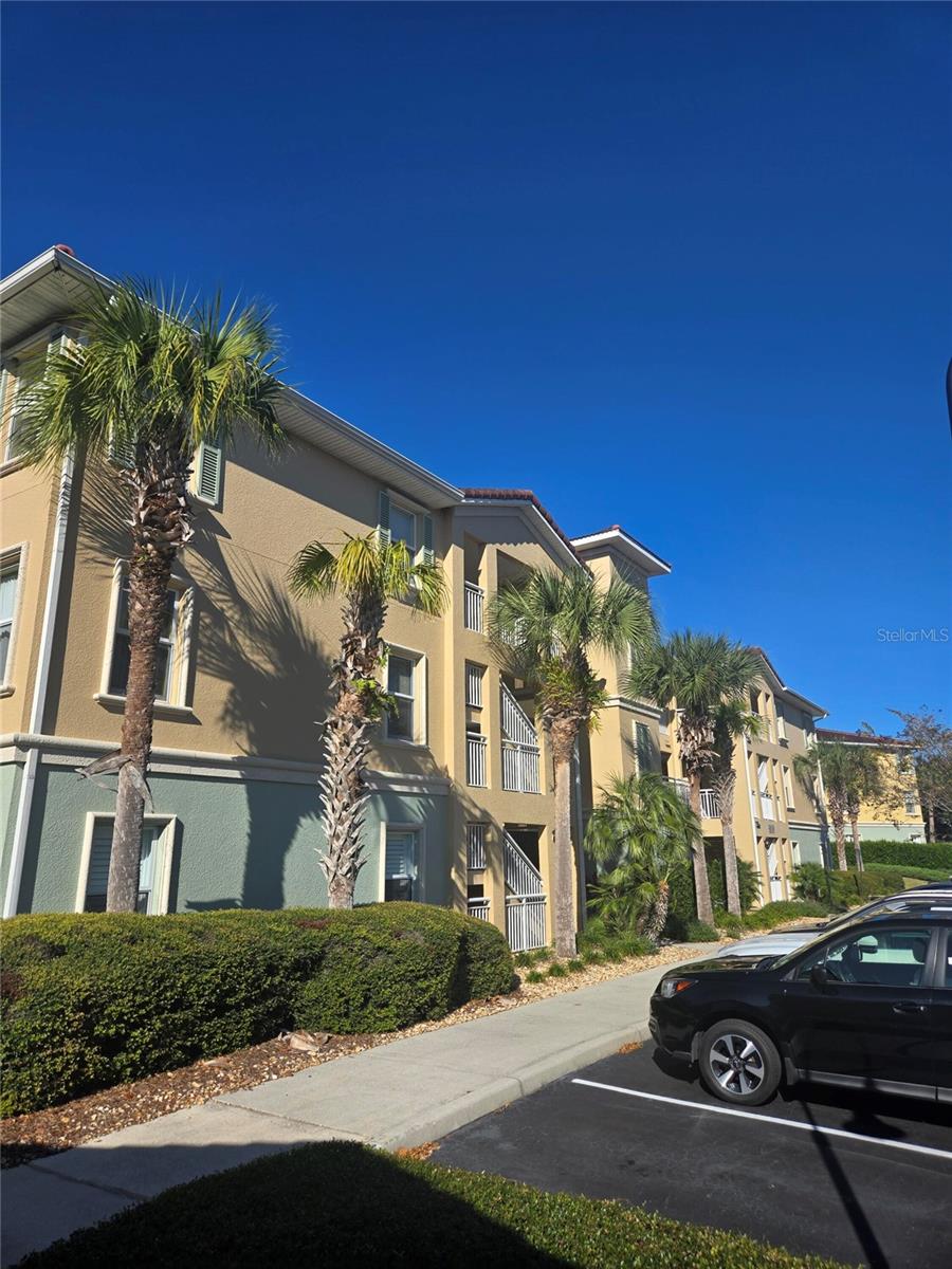 CANOPY WALK PH 10 BLDG 10 - Residential