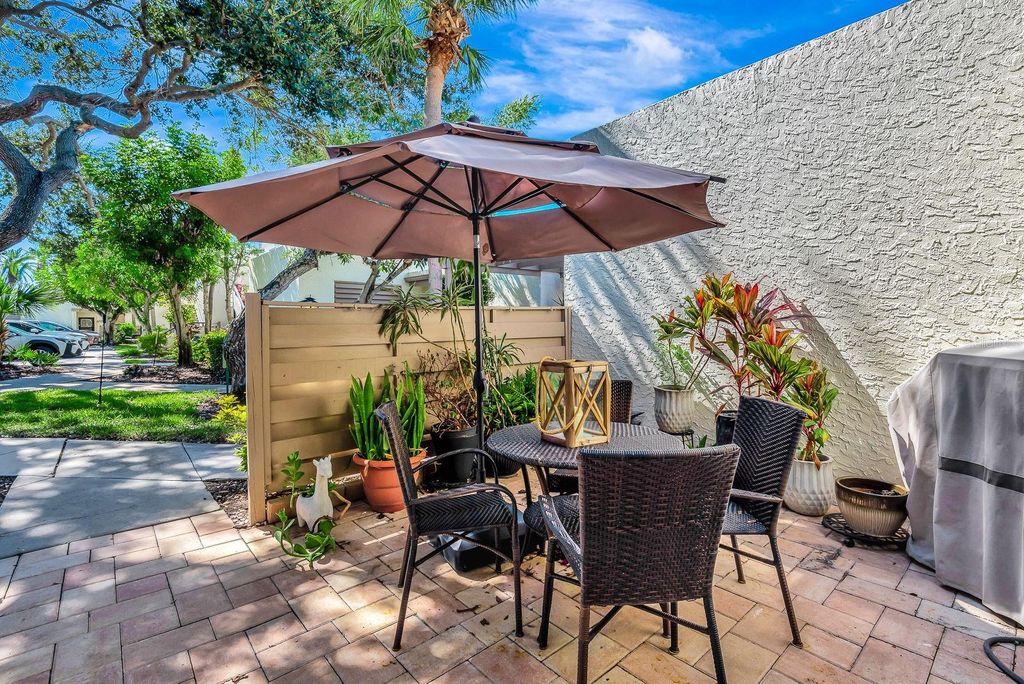 Photo of 122 Pinehurst Drive #122, Bradenton, FL 34210 (MLS # A4665471)