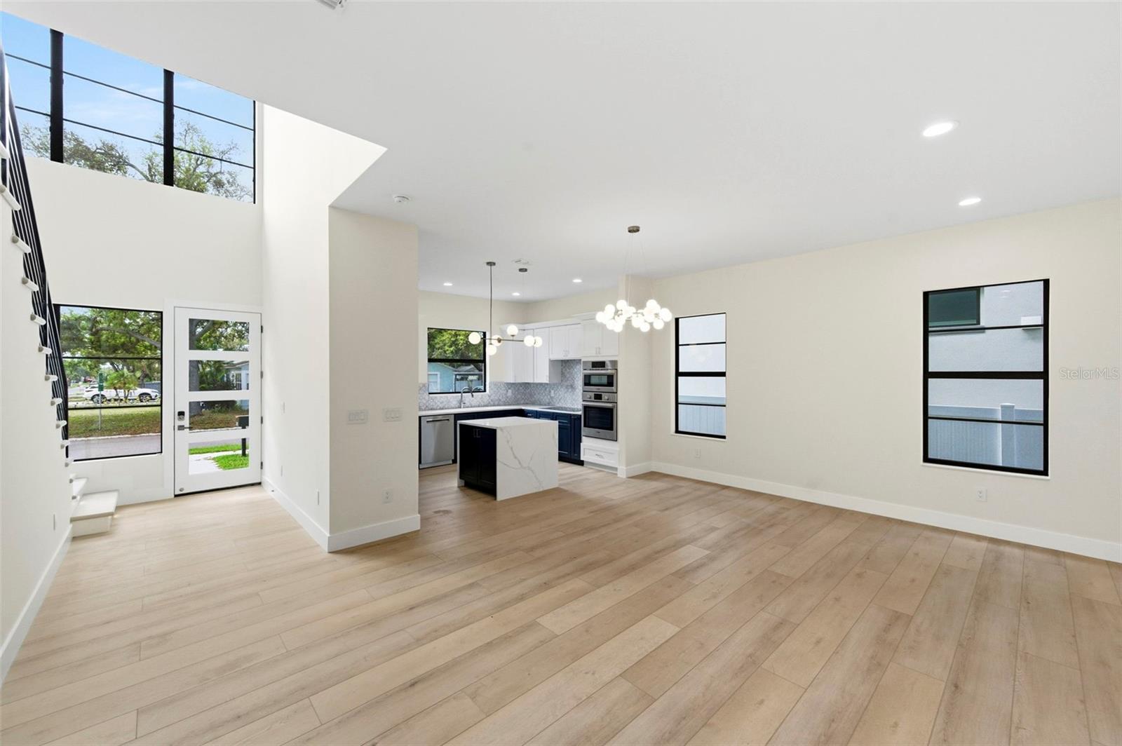 SOUTH SHADOW LAWN - Residential