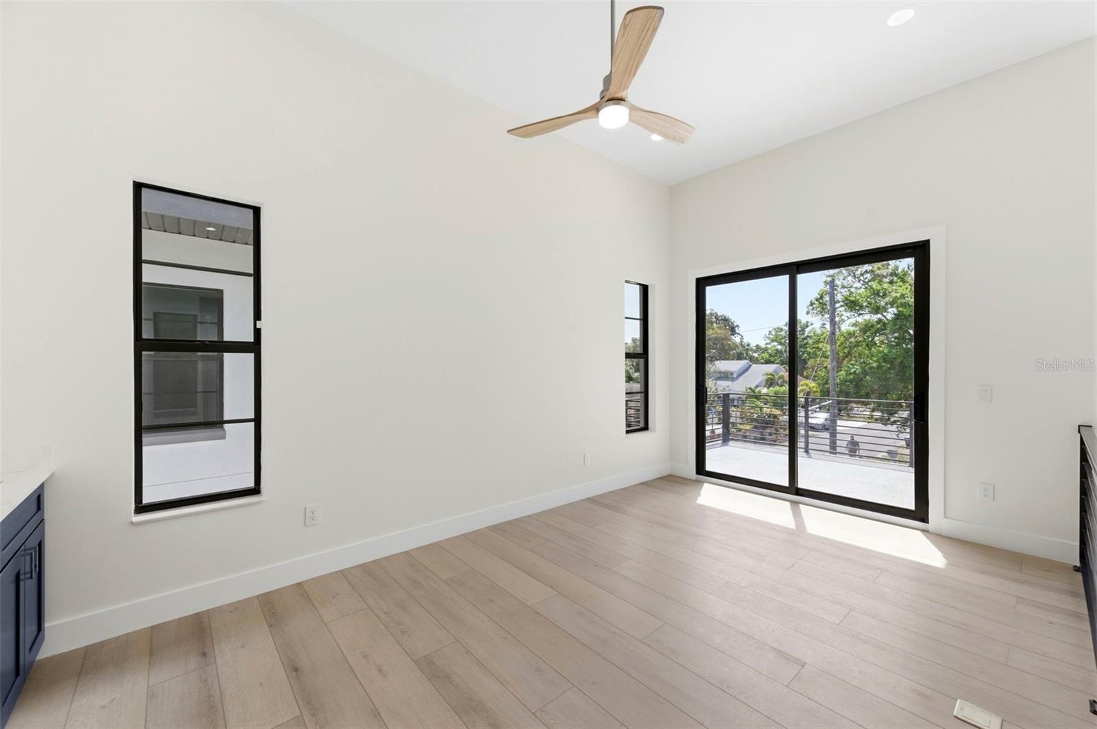 SOUTH SHADOW LAWN - Residential