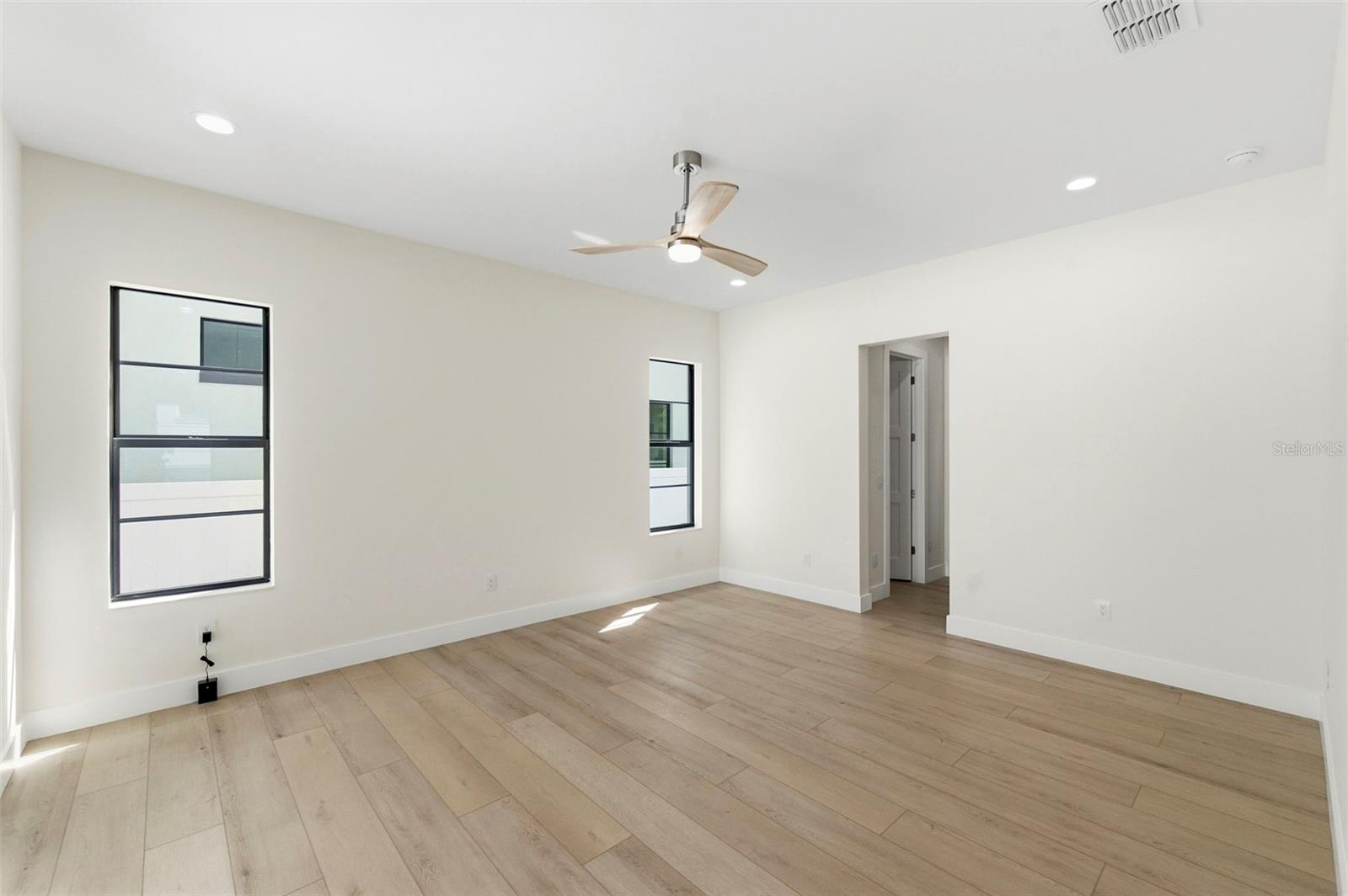 SOUTH SHADOW LAWN - Residential