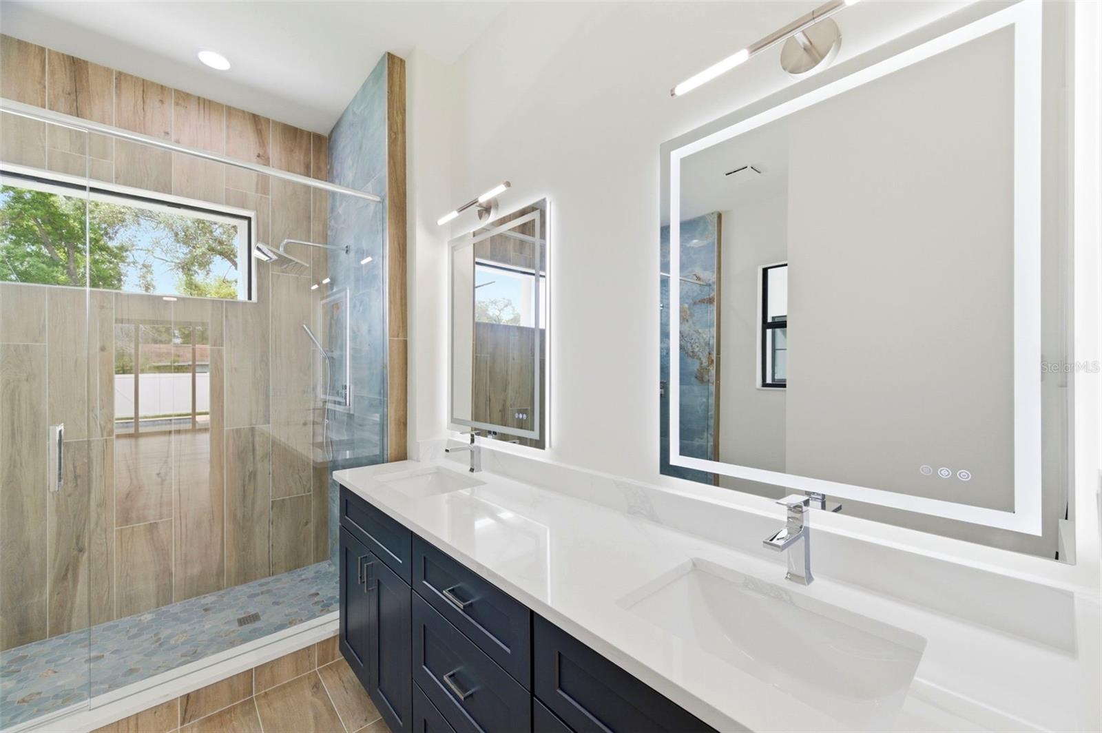 SOUTH SHADOW LAWN - Residential