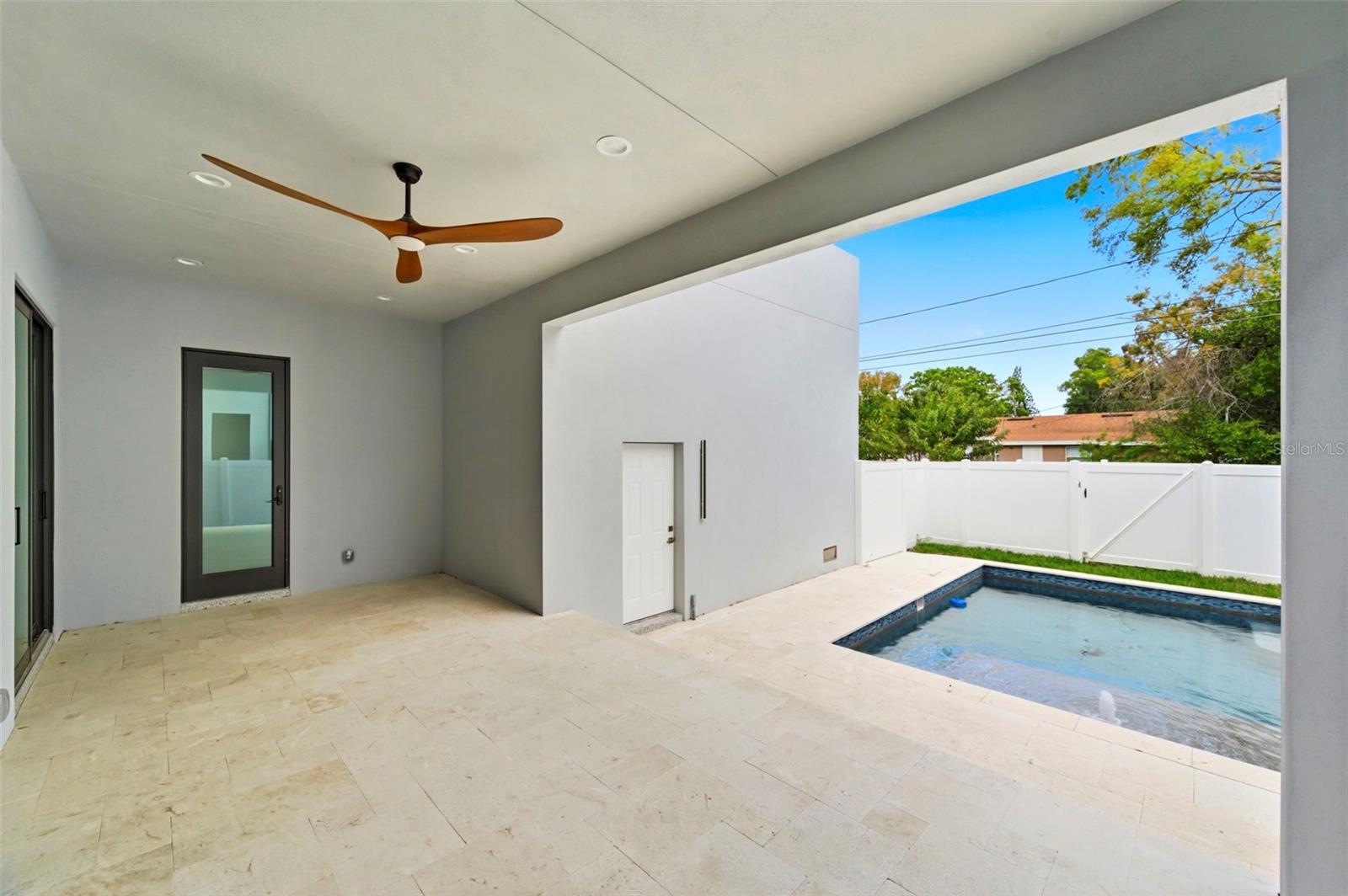 SOUTH SHADOW LAWN - Residential