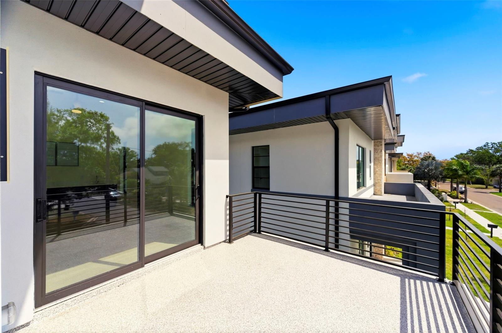 SOUTH SHADOW LAWN - Residential