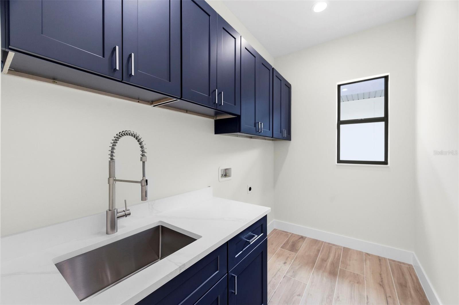 SOUTH SHADOW LAWN - Residential