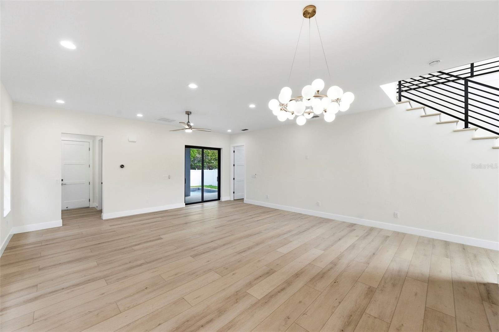 SOUTH SHADOW LAWN - Residential