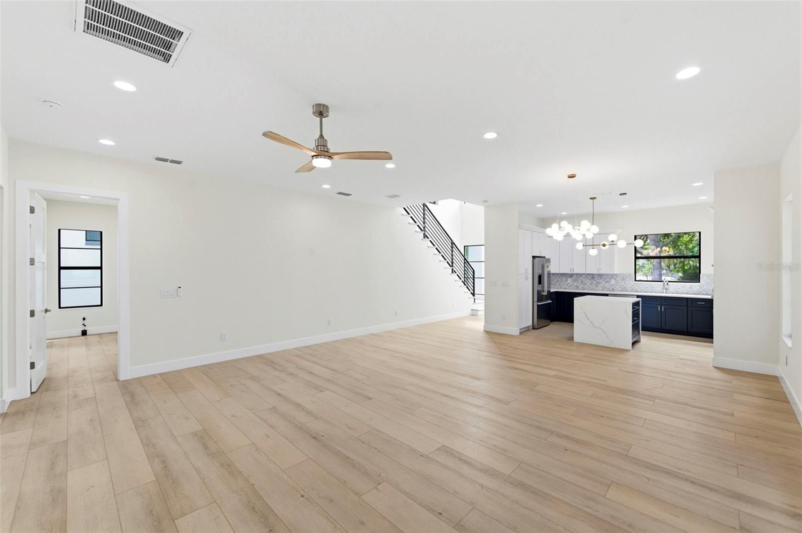 SOUTH SHADOW LAWN - Residential