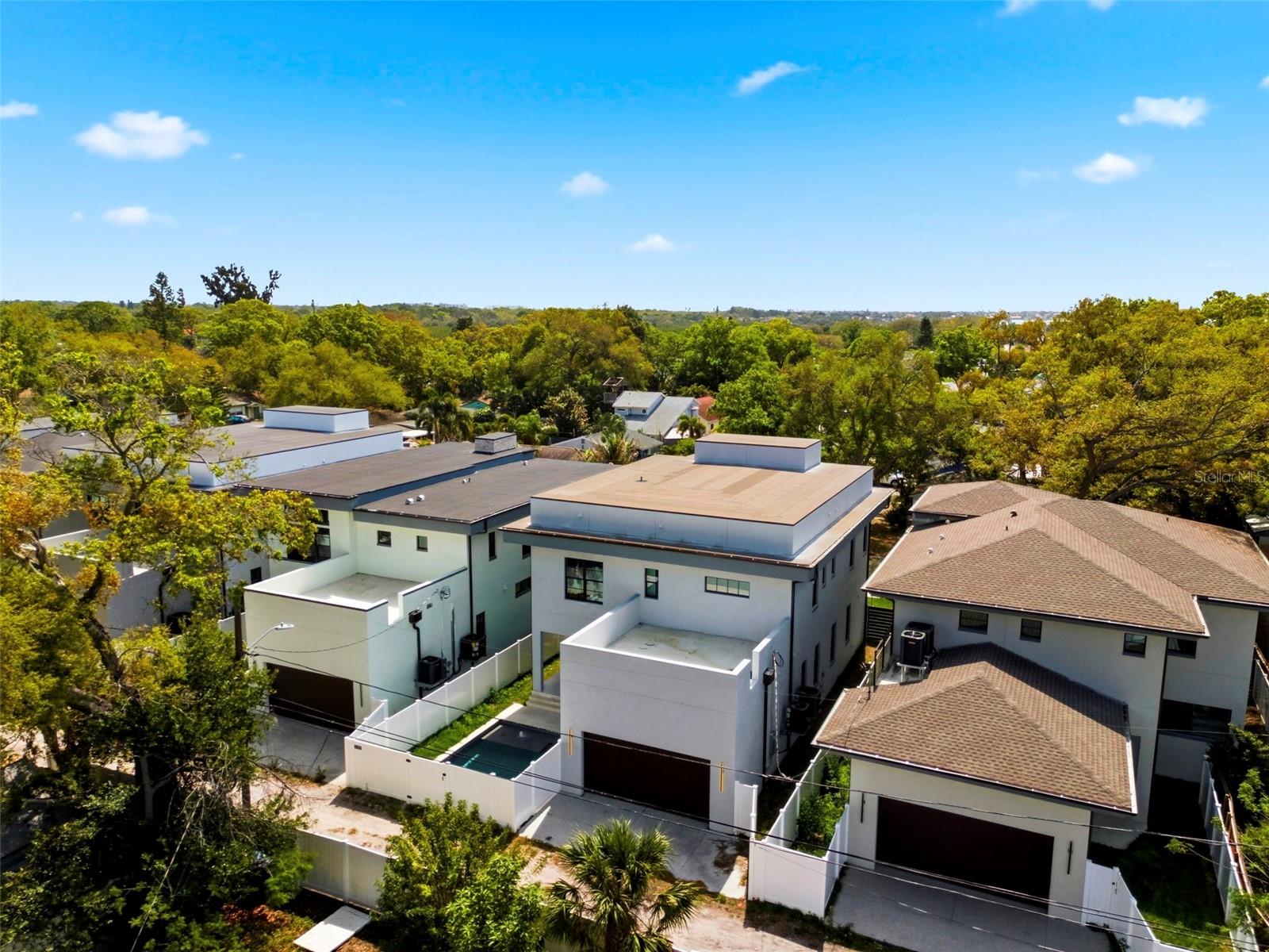 SOUTH SHADOW LAWN - Residential