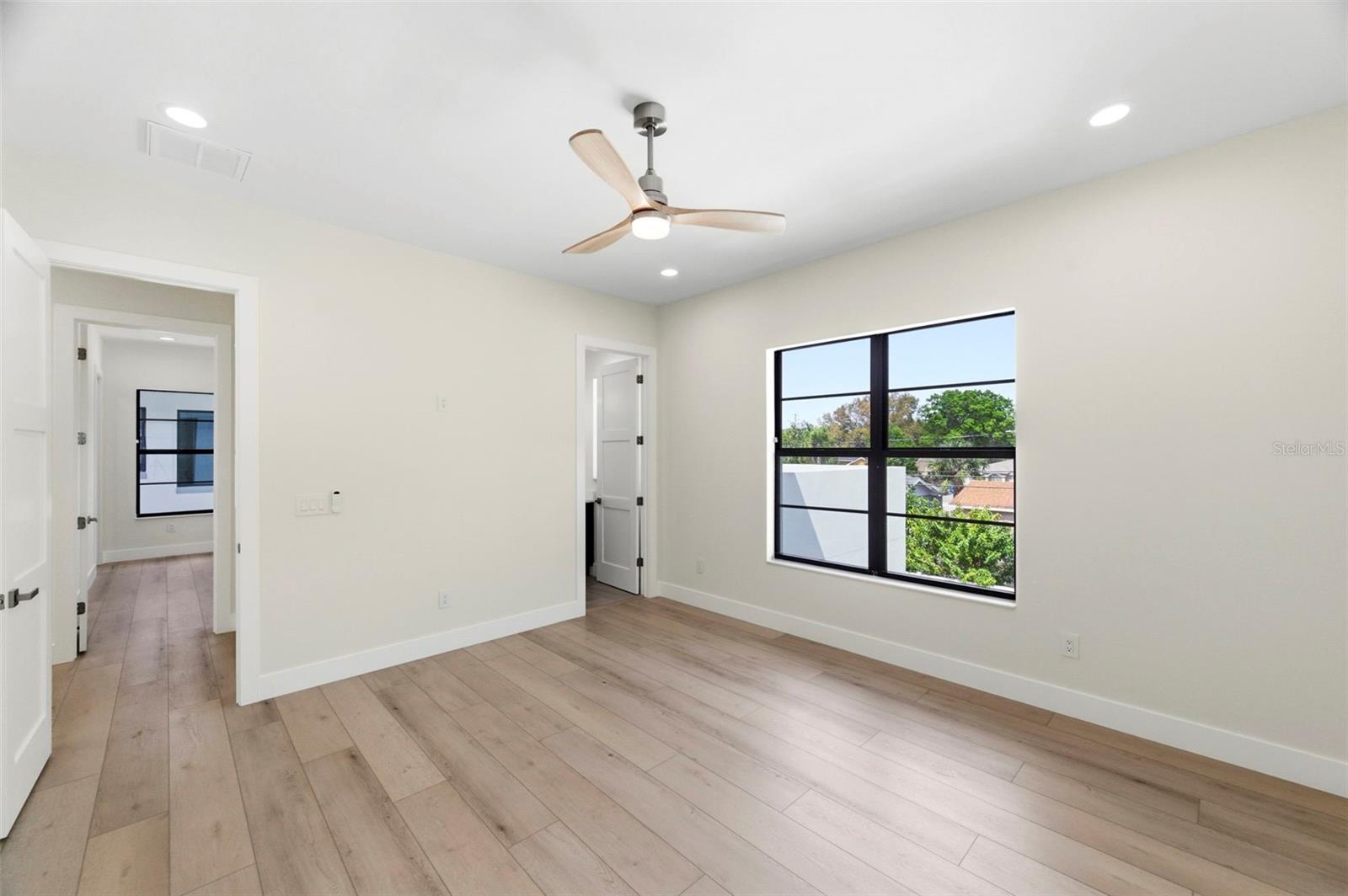 SOUTH SHADOW LAWN - Residential