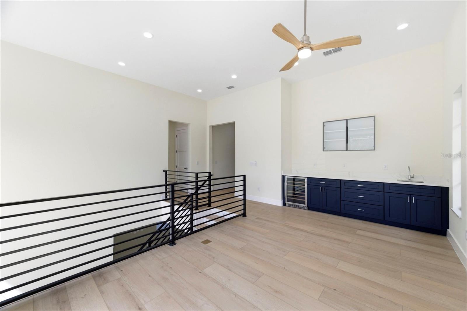 SOUTH SHADOW LAWN - Residential