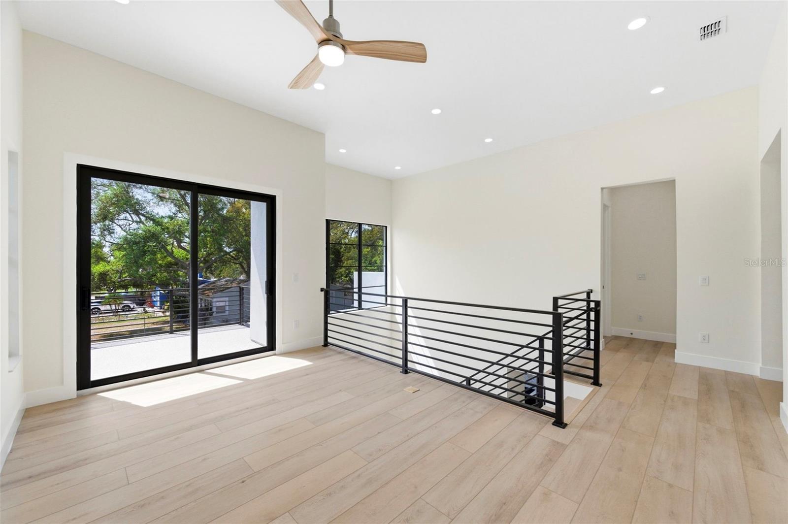 SOUTH SHADOW LAWN - Residential