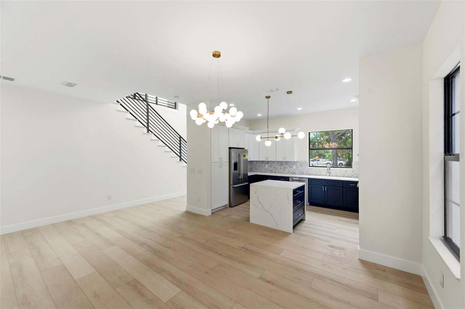 SOUTH SHADOW LAWN - Residential