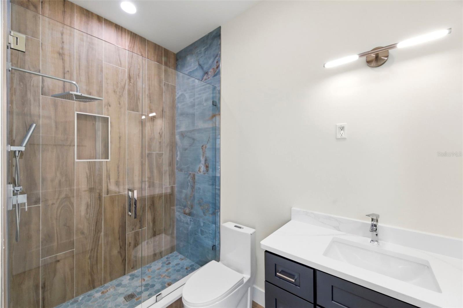 SOUTH SHADOW LAWN - Residential