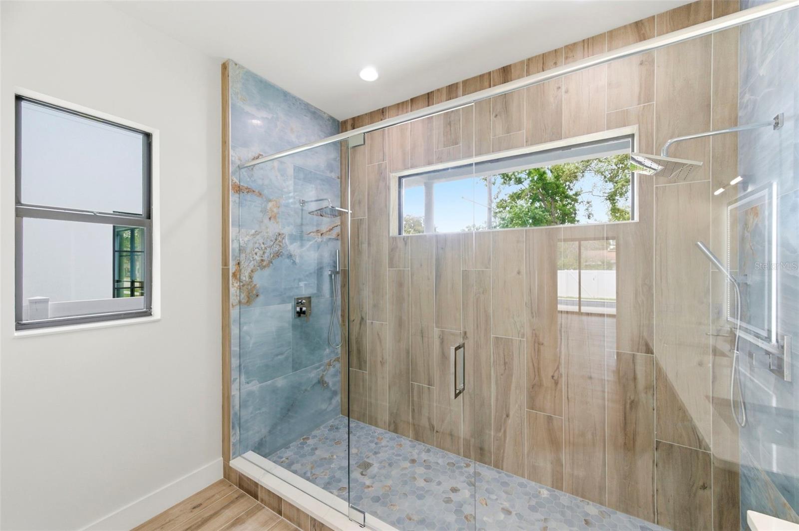 SOUTH SHADOW LAWN - Residential