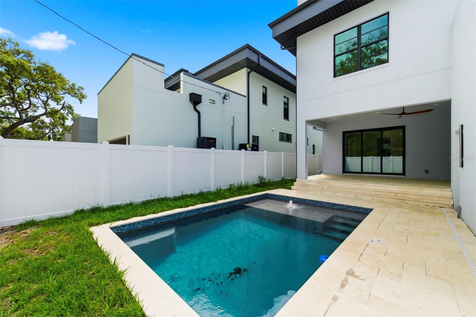 SOUTH SHADOW LAWN - Residential