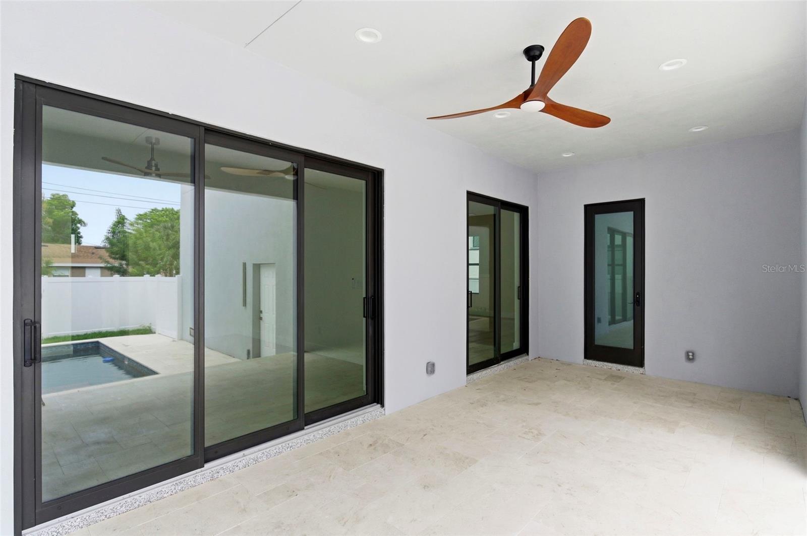 SOUTH SHADOW LAWN - Residential