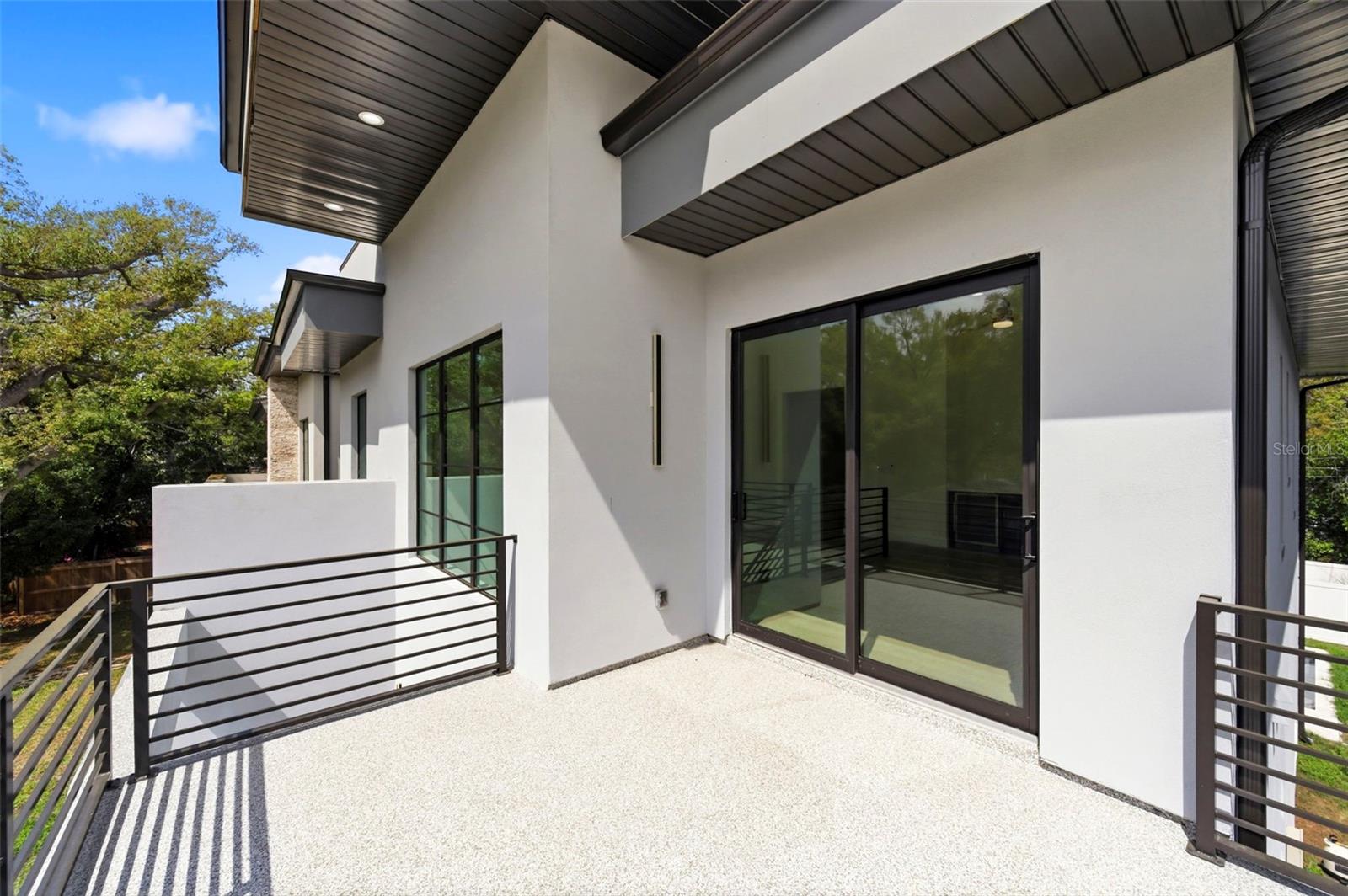 SOUTH SHADOW LAWN - Residential