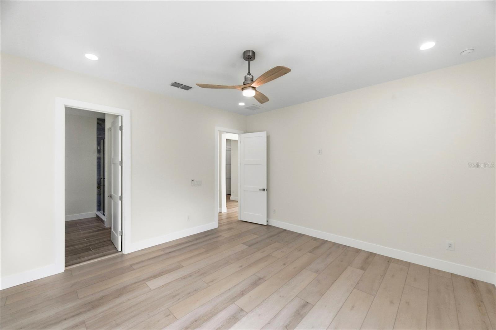 SOUTH SHADOW LAWN - Residential