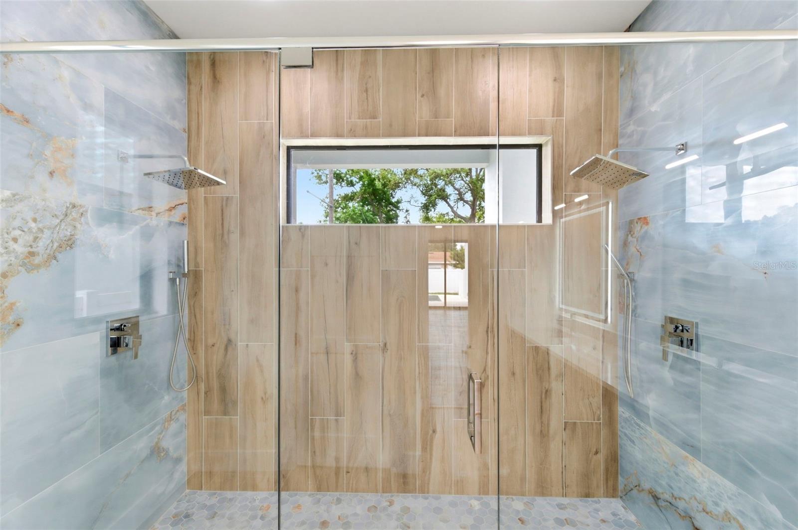 SOUTH SHADOW LAWN - Residential