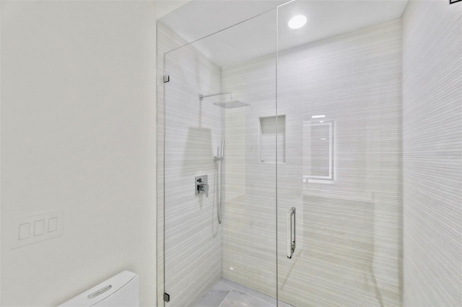 SOUTH SHADOW LAWN - Residential