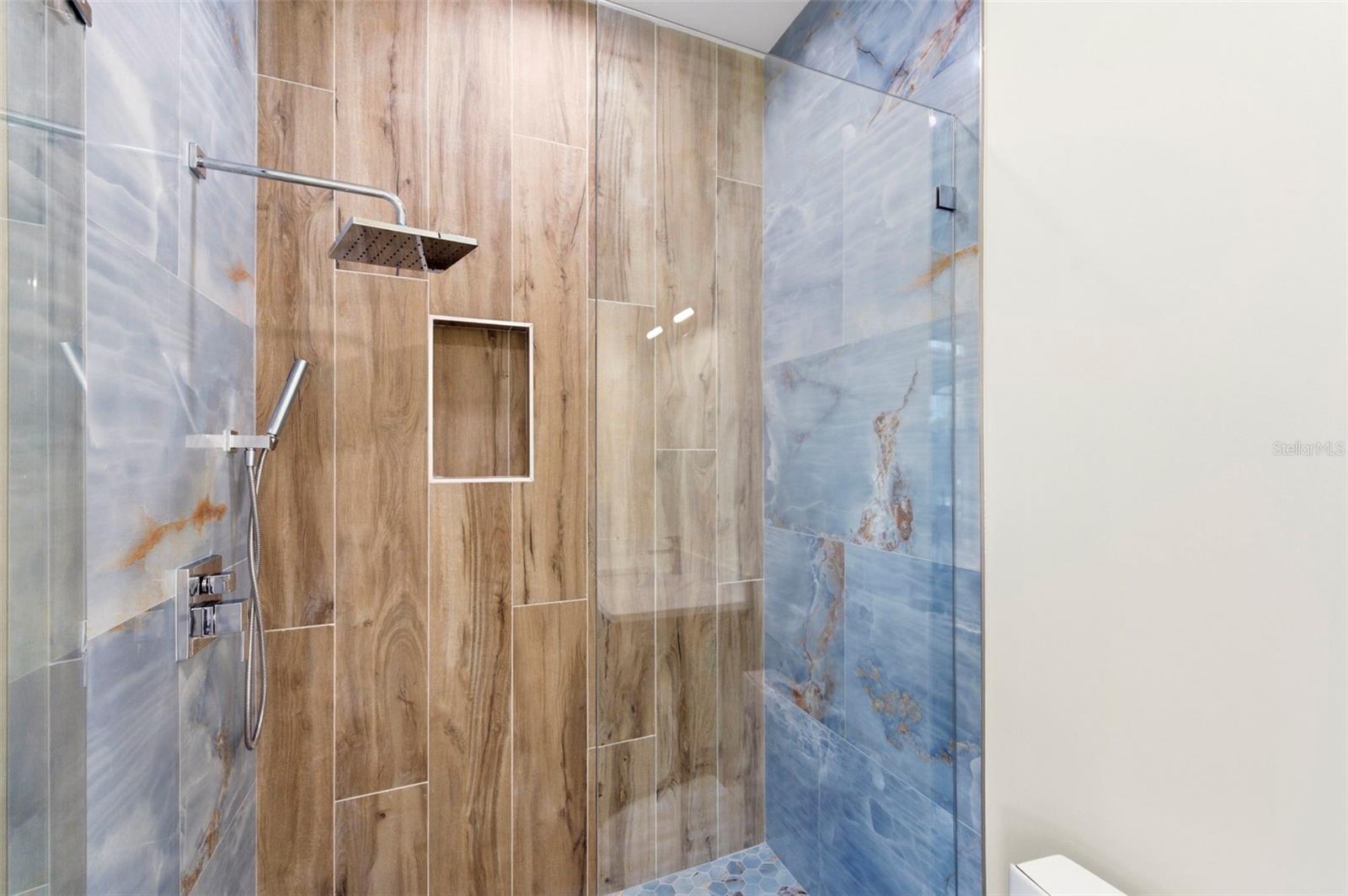 SOUTH SHADOW LAWN - Residential