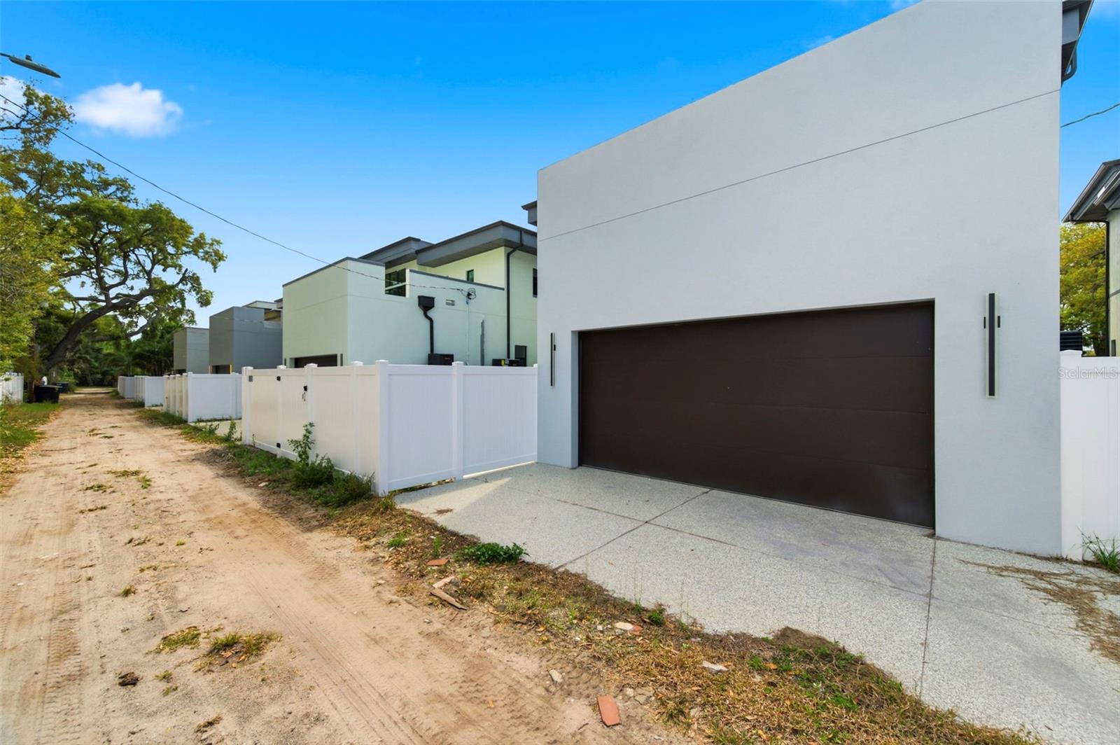 SOUTH SHADOW LAWN - Residential