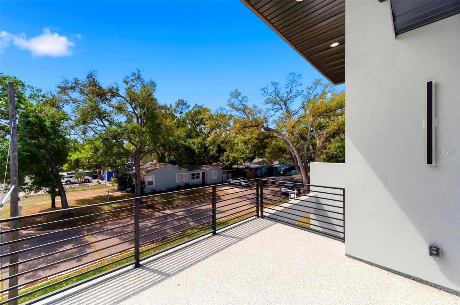 SOUTH SHADOW LAWN - Residential