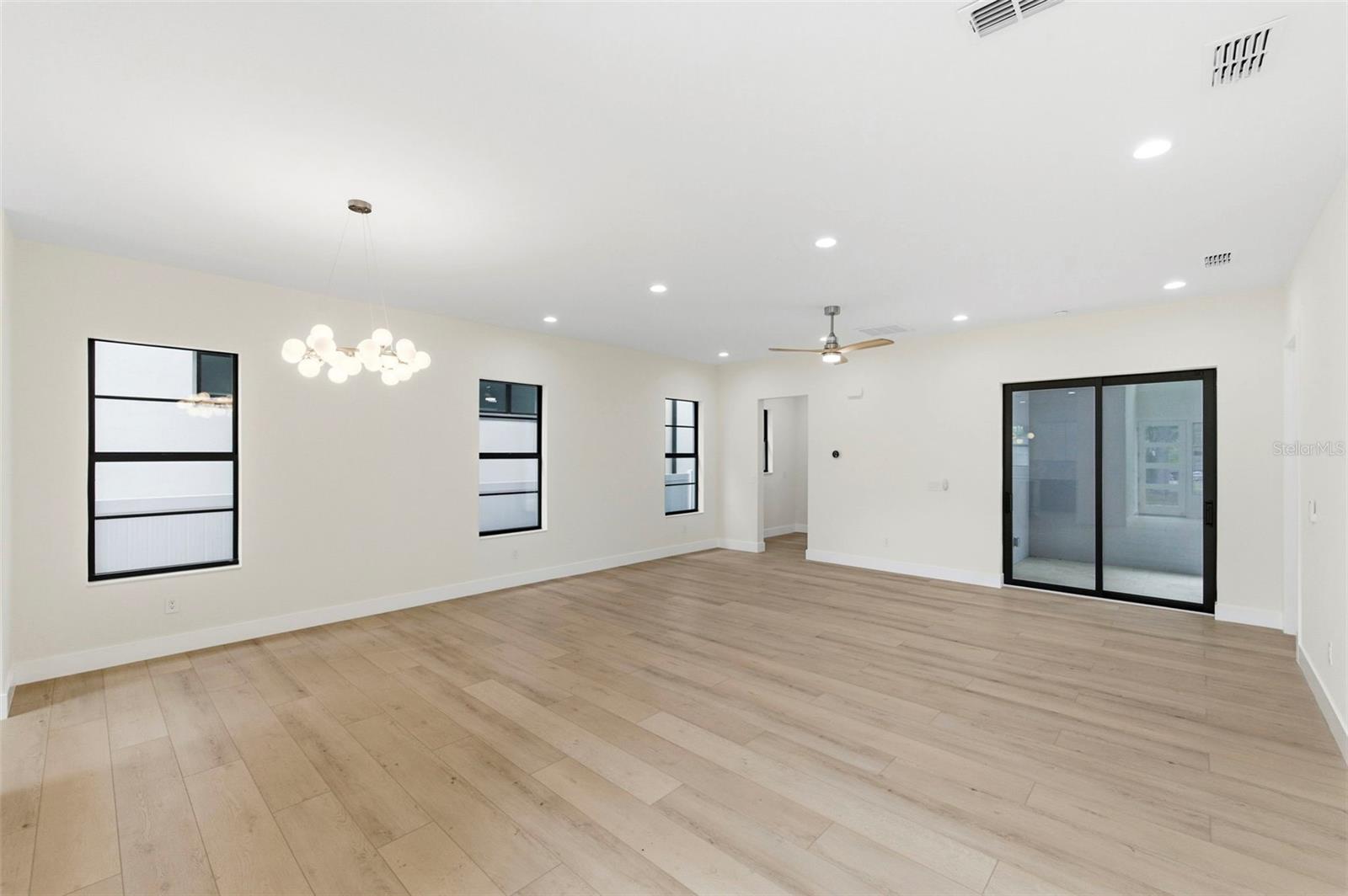 SOUTH SHADOW LAWN - Residential