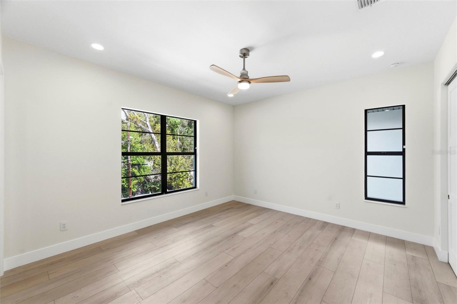 SOUTH SHADOW LAWN - Residential