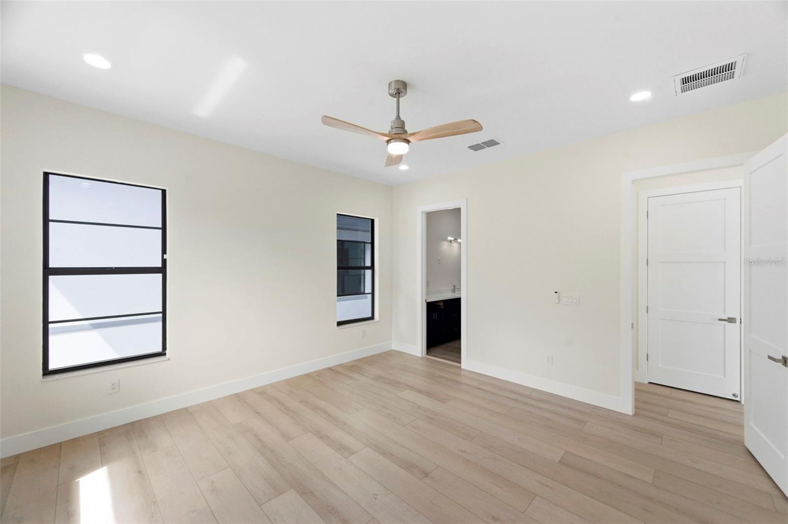 SOUTH SHADOW LAWN - Residential