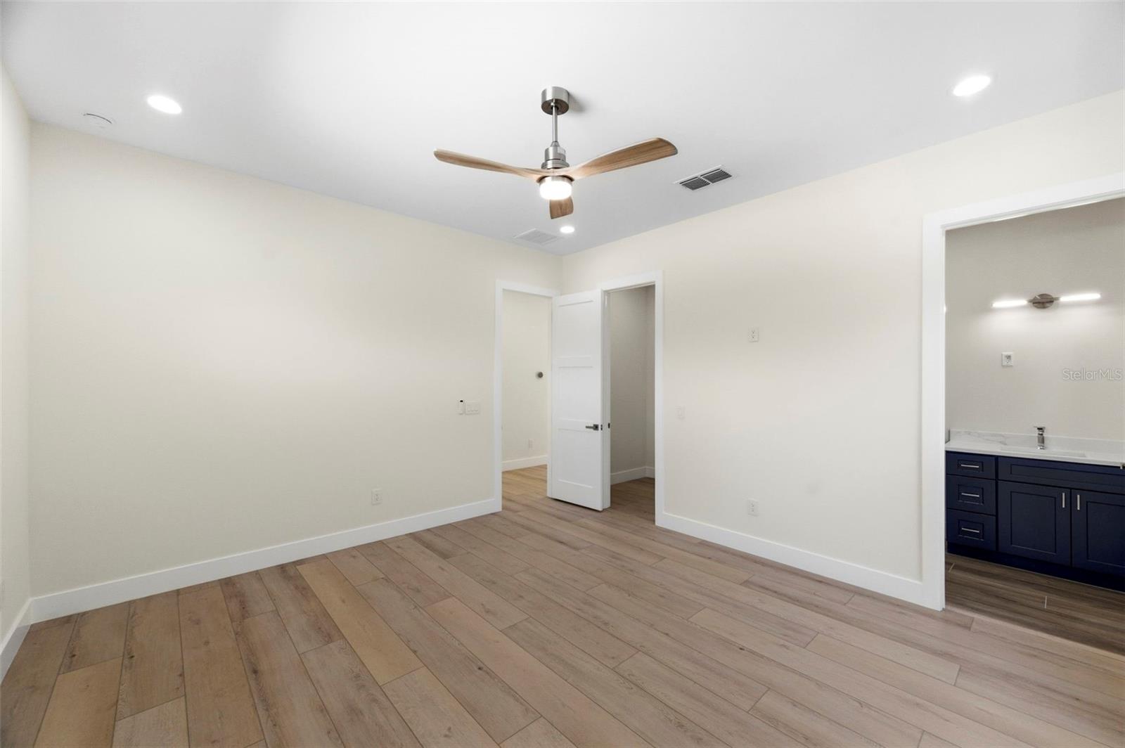 SOUTH SHADOW LAWN - Residential