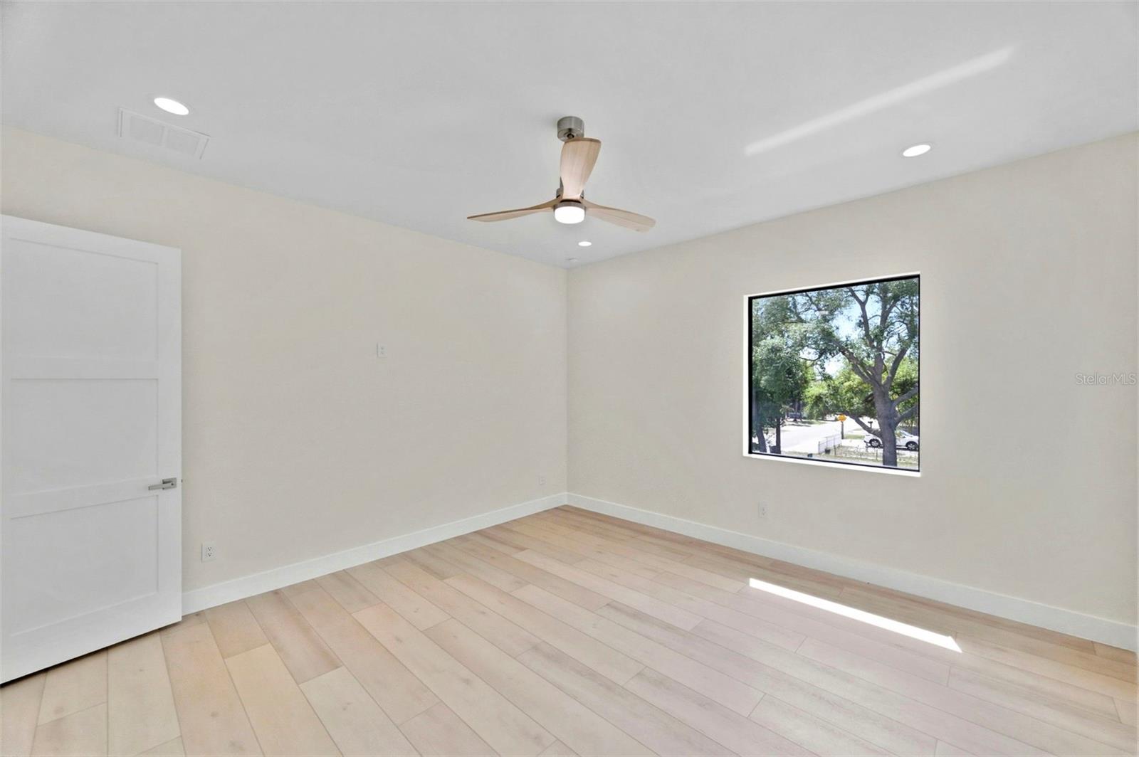 SOUTH SHADOW LAWN - Residential