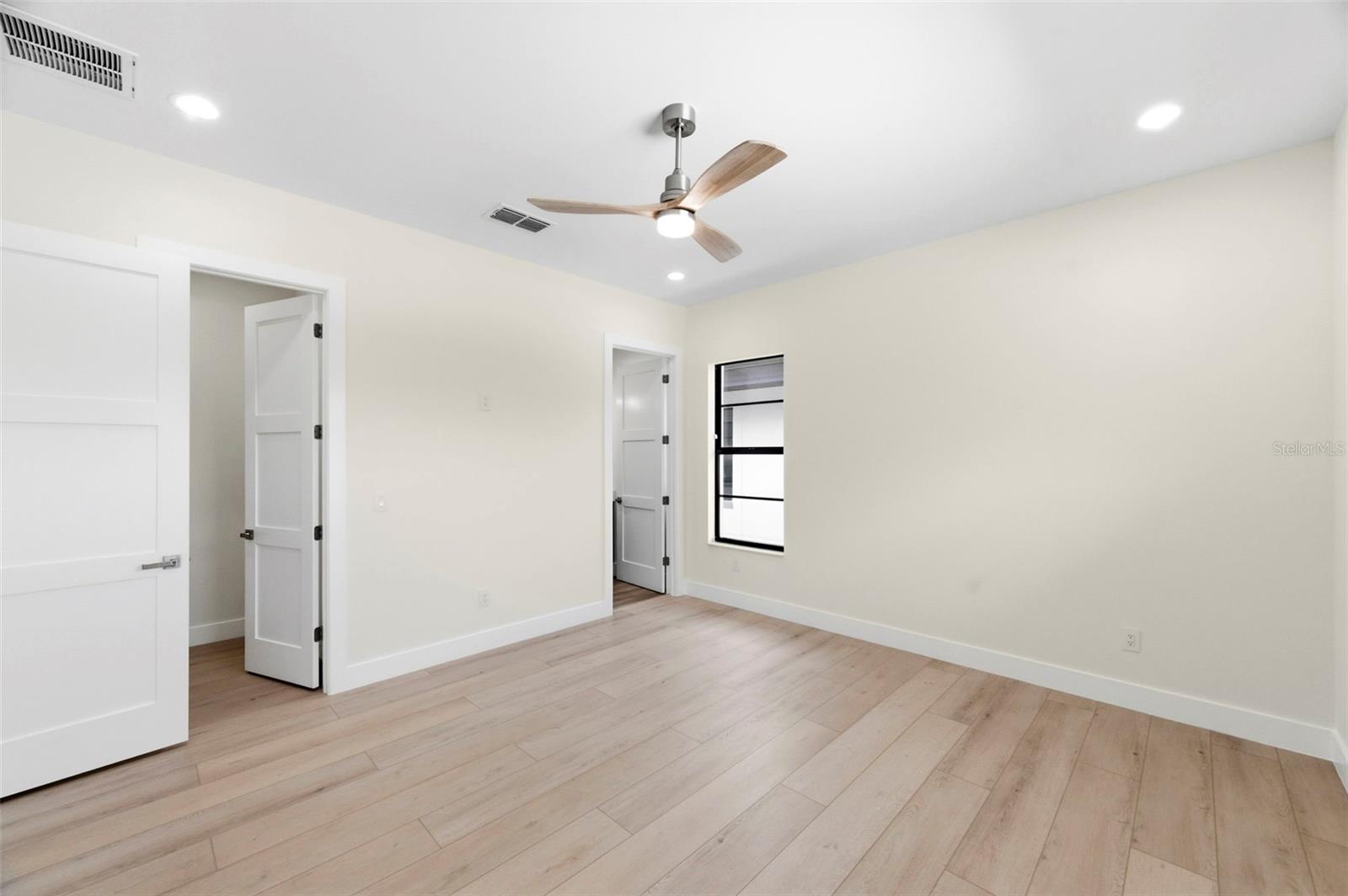 SOUTH SHADOW LAWN - Residential