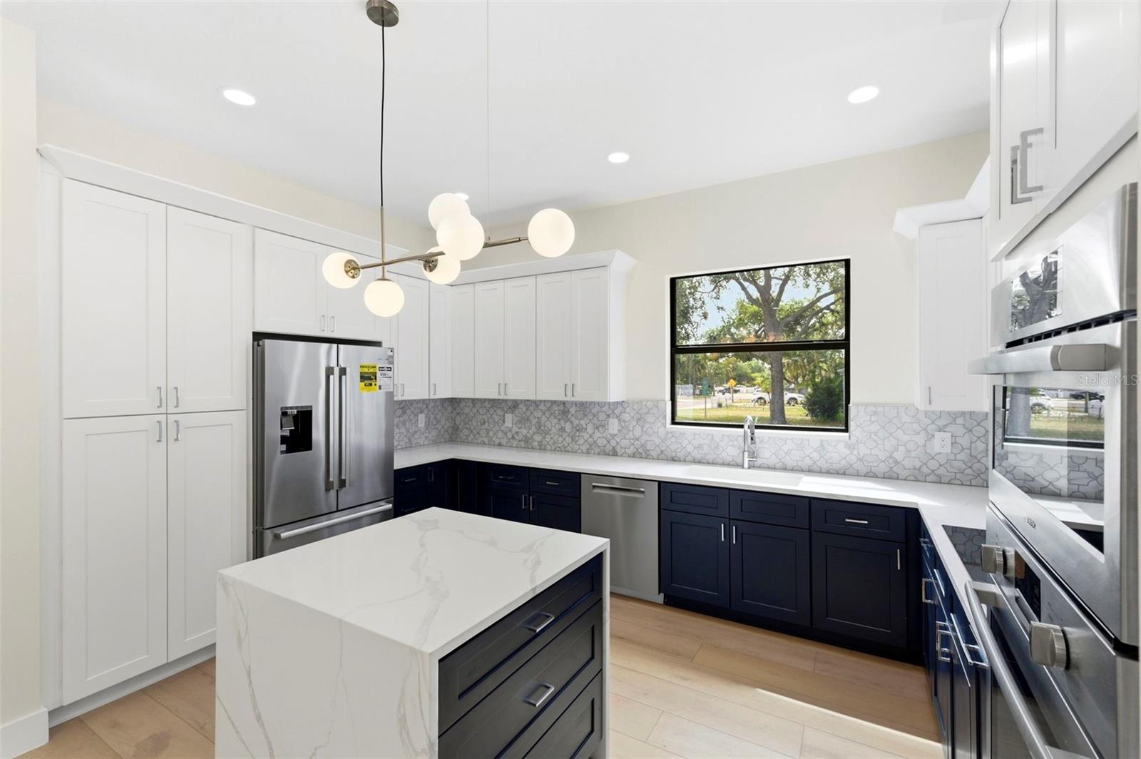 SOUTH SHADOW LAWN - Residential