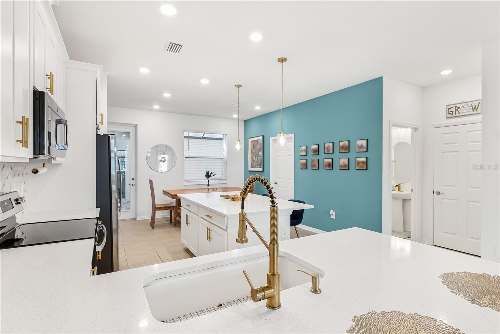 NAUTIQUE/WATERSIDE - Residential Lease