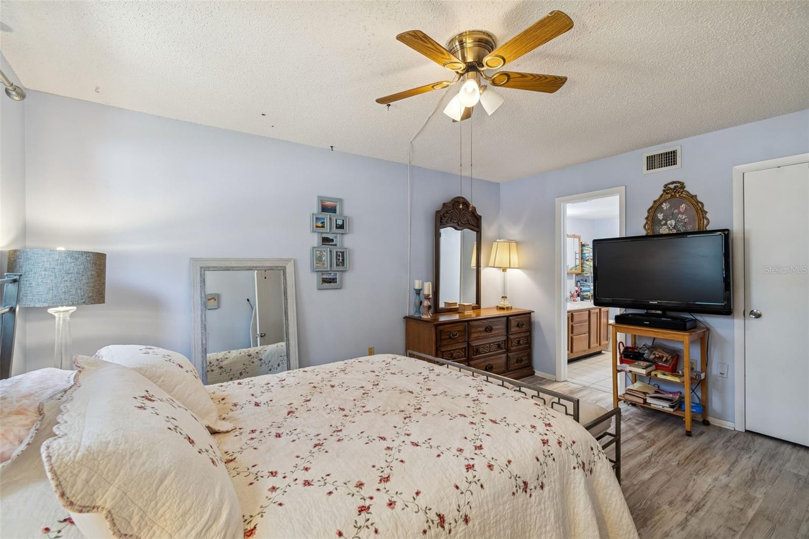 WOODTRAIL CONDO - Residential