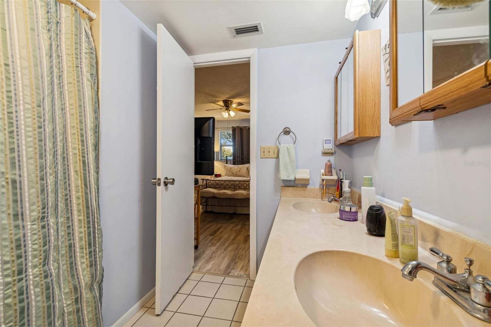 WOODTRAIL CONDO - Residential