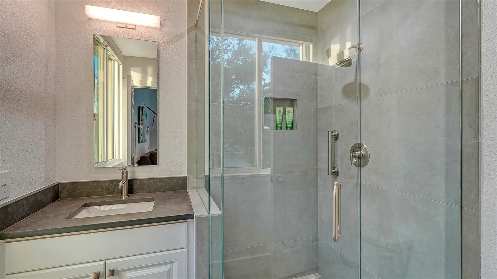 GOLDEN BAY - Residential