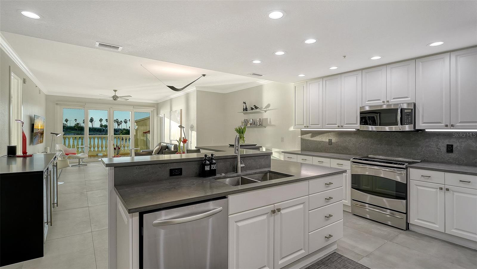 GOLDEN BAY - Residential