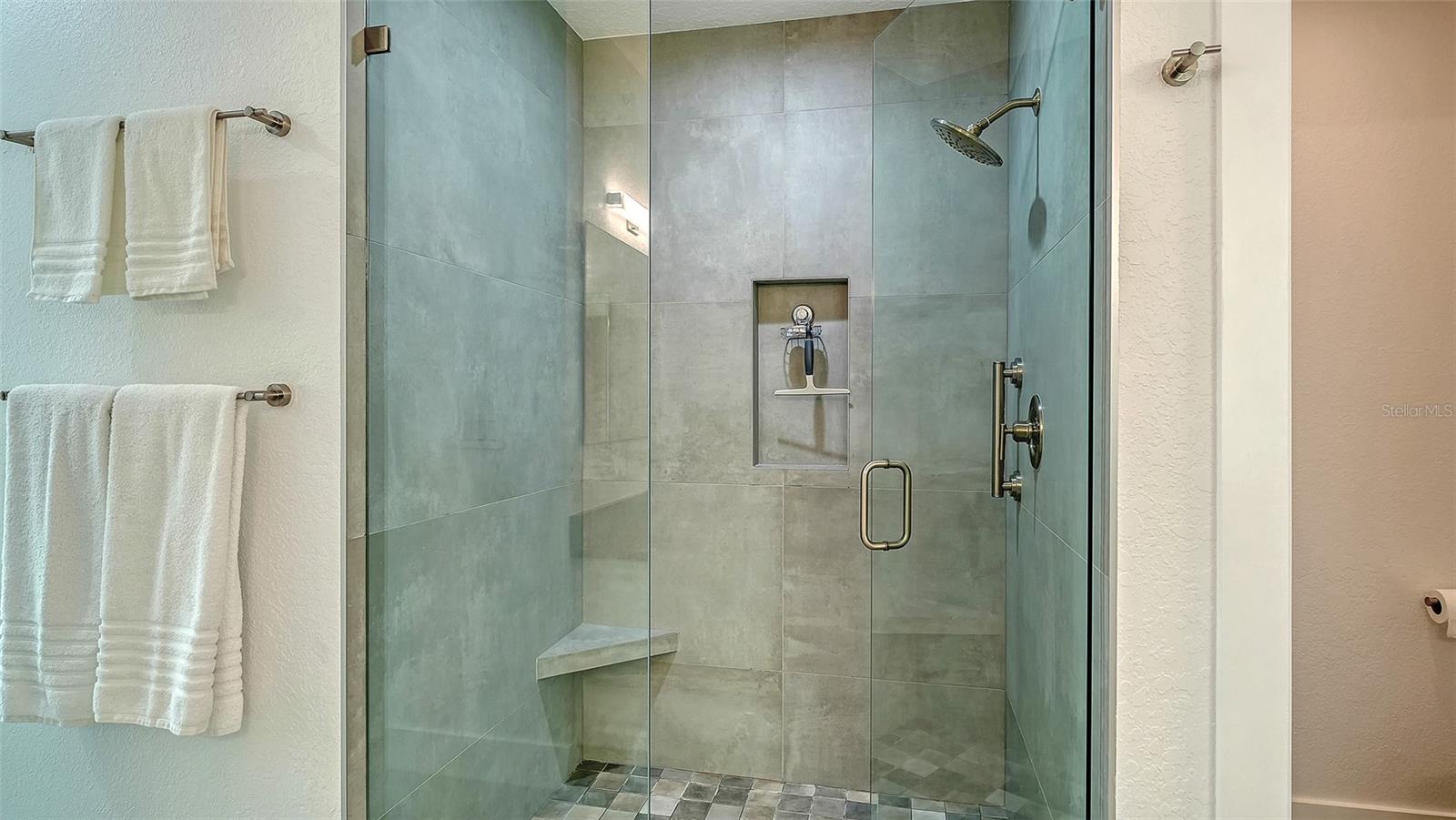 GOLDEN BAY - Residential