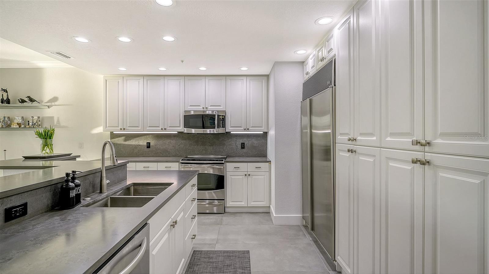 GOLDEN BAY - Residential