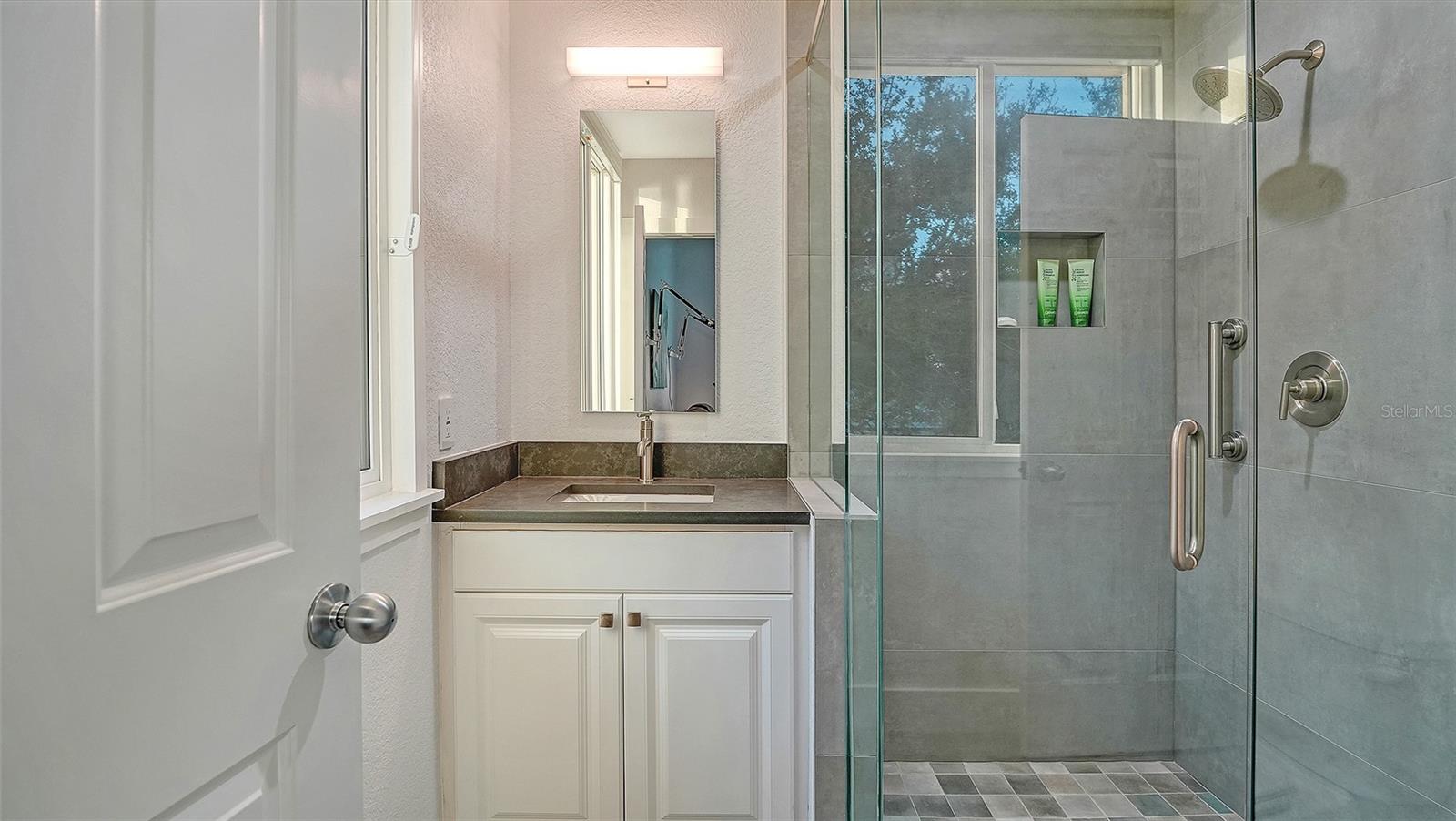 GOLDEN BAY - Residential