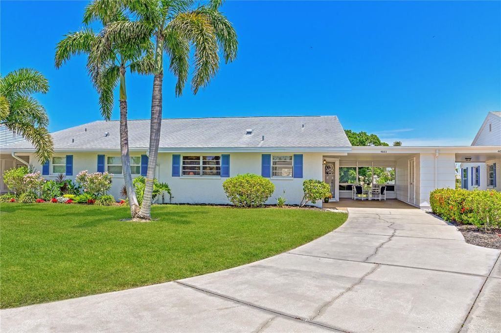 Photo of 4603 Lexington Circle, Bradenton, FL 34210 (MLS # A4692286)