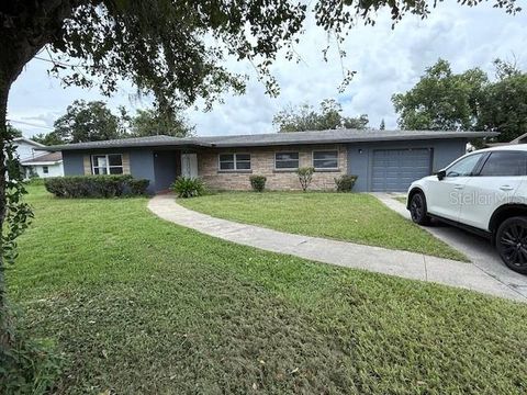 Photo of 1406 Oakdale Street, Plant City, FL 33563 (MLS # TB8422168)