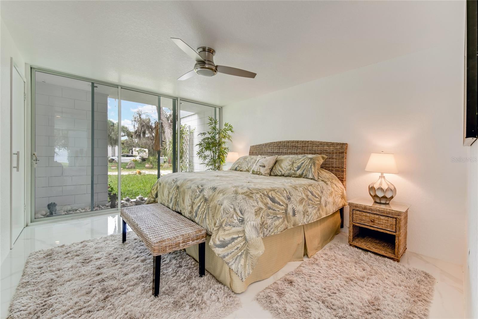 LAKE HARNEY BCH - Residential