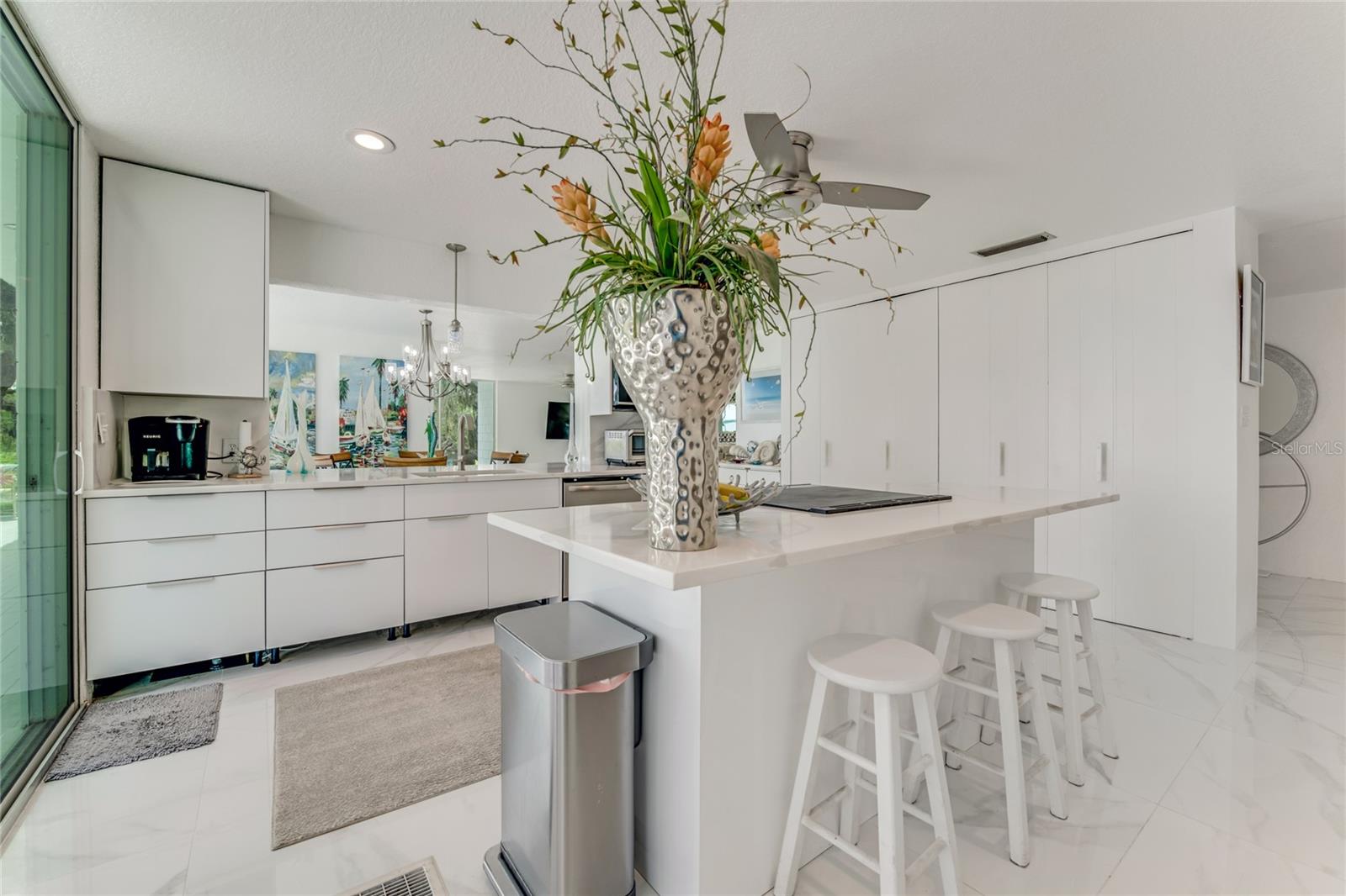 LAKE HARNEY BCH - Residential
